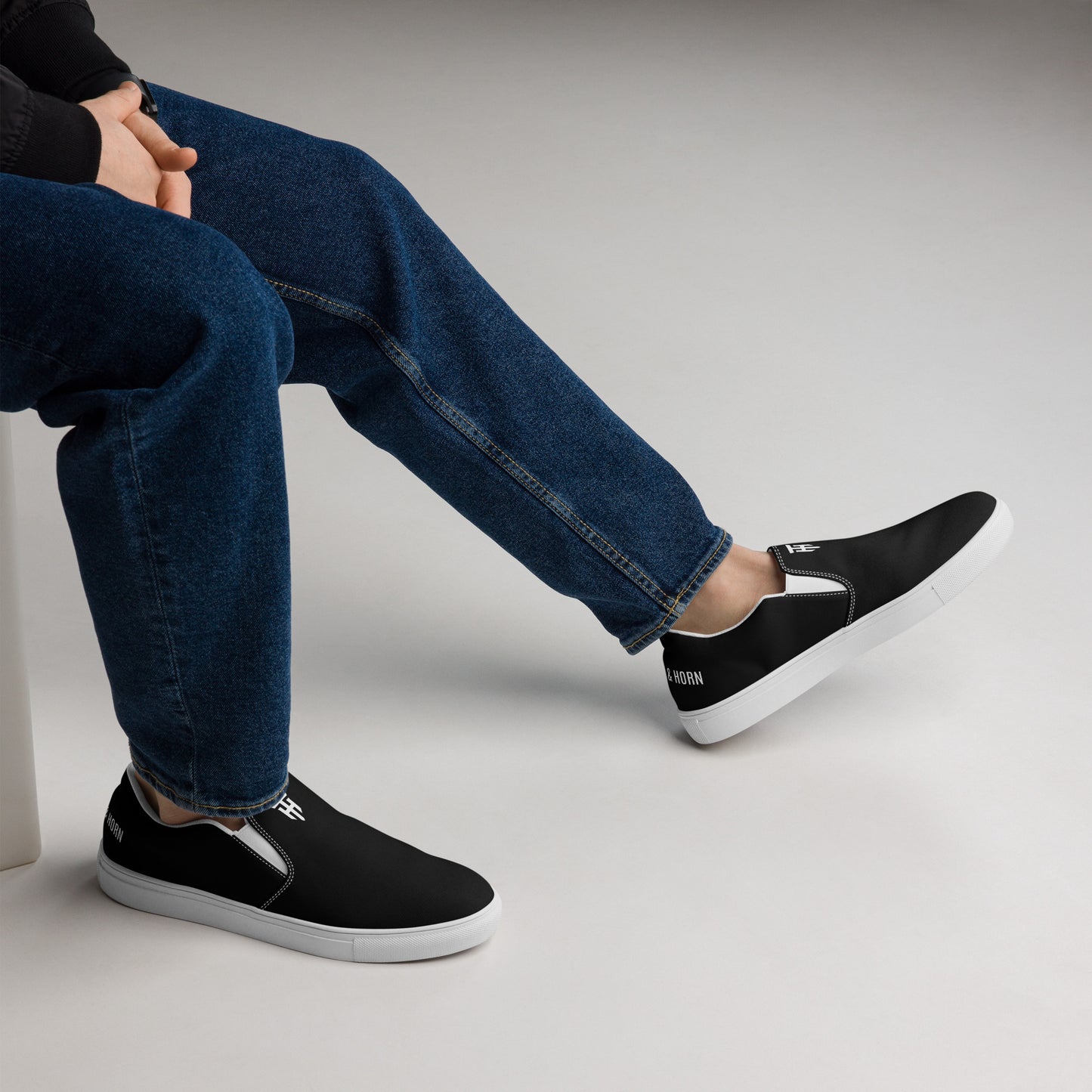 Civico 44™ - Thorn & Horn556645061_14736